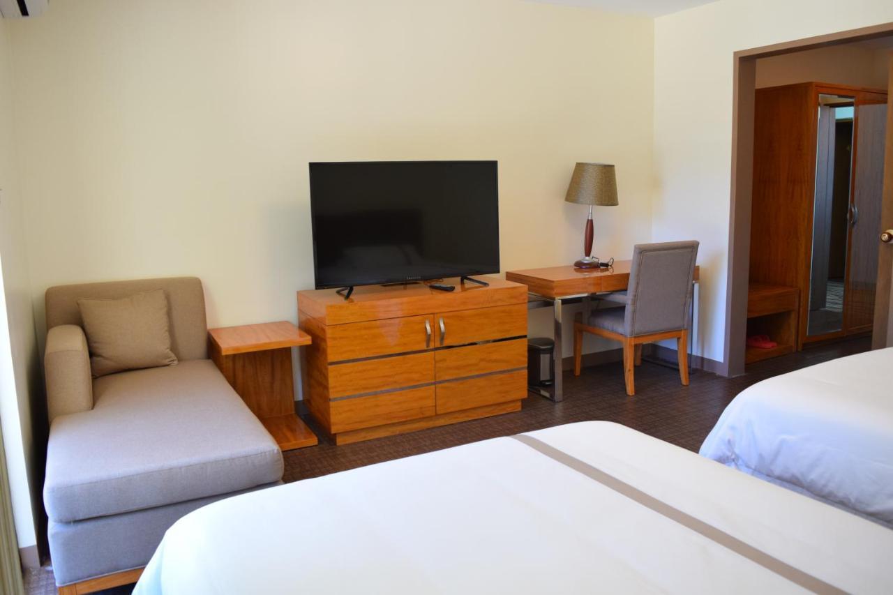 Saipan Beach Hotel Bagian luar foto
