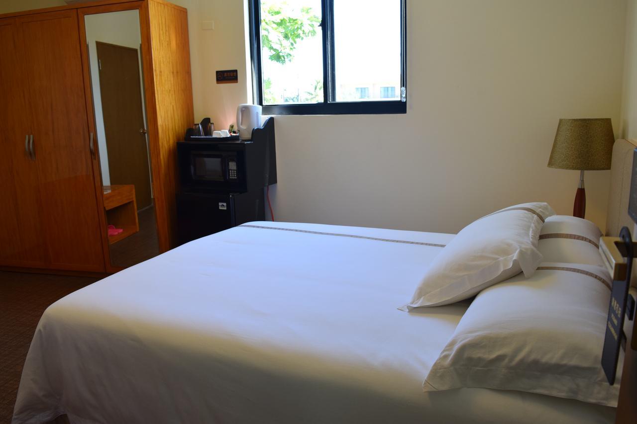 Saipan Beach Hotel Bagian luar foto