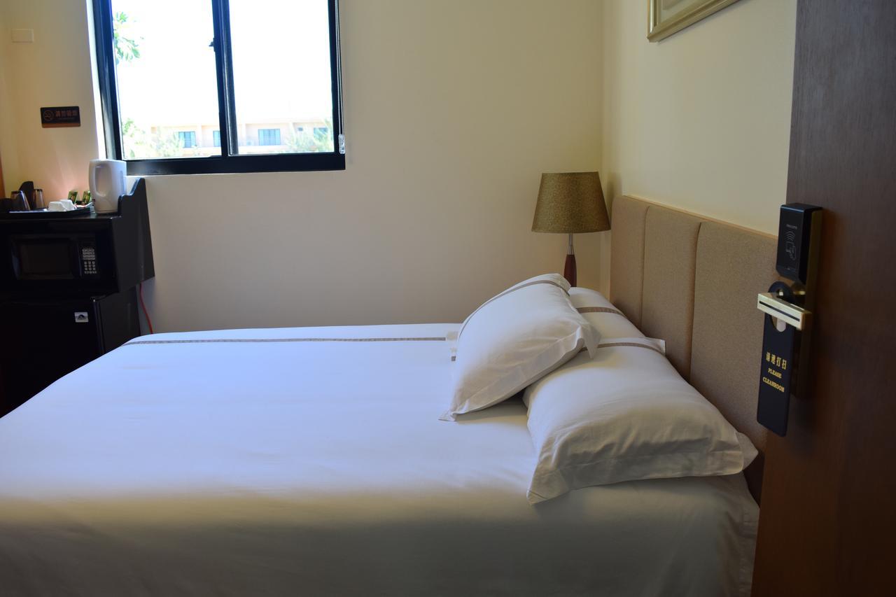 Saipan Beach Hotel Bagian luar foto