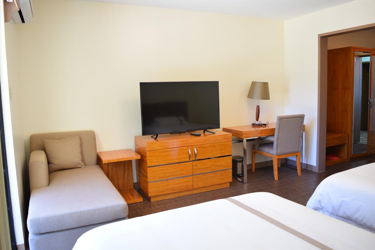 Saipan Beach Hotel Bagian luar foto