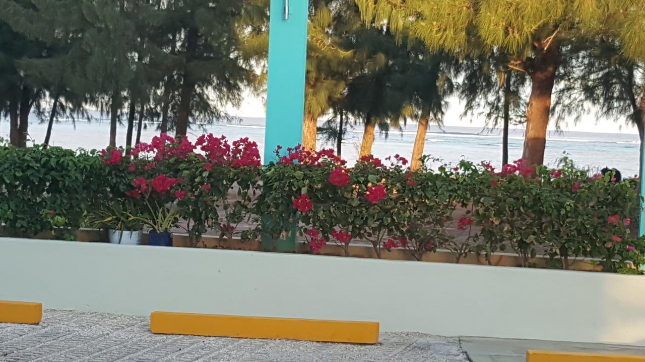 Saipan Beach Hotel Bagian luar foto